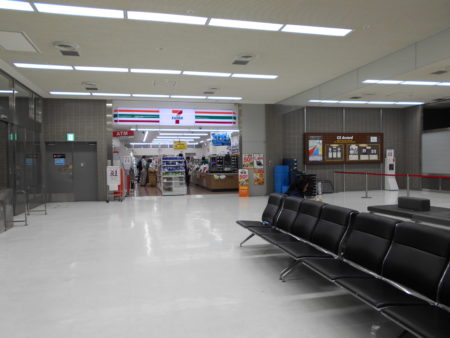 成田空港第2ターミナルにある24時間空いているコンビニ
